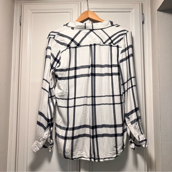 Rails Hunter Plaid Shirt Navy Blue White Long Sleeve Button Lightweight Medium - Picture 2 of 4